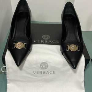 Womens Versace Black Point Toe Pumps Kitten Heel Medusa Logo Size 40 US 9.5